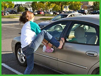 Columbus Star Locksmith Columbus, OH 614-269-5039 - locked-keys-in-car